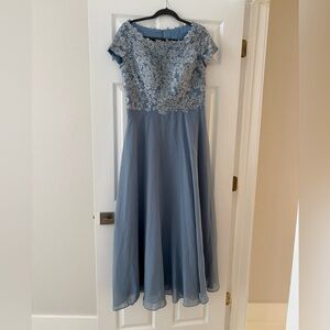 Women’s formal Gown brand new never worn …